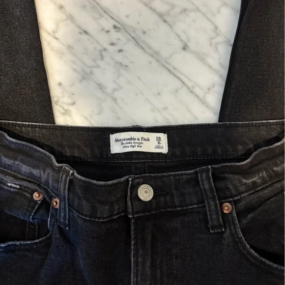 Abercrombie and Fitch the Ankle Straight Ultra High Rise Jeans - Picture 2 of 3